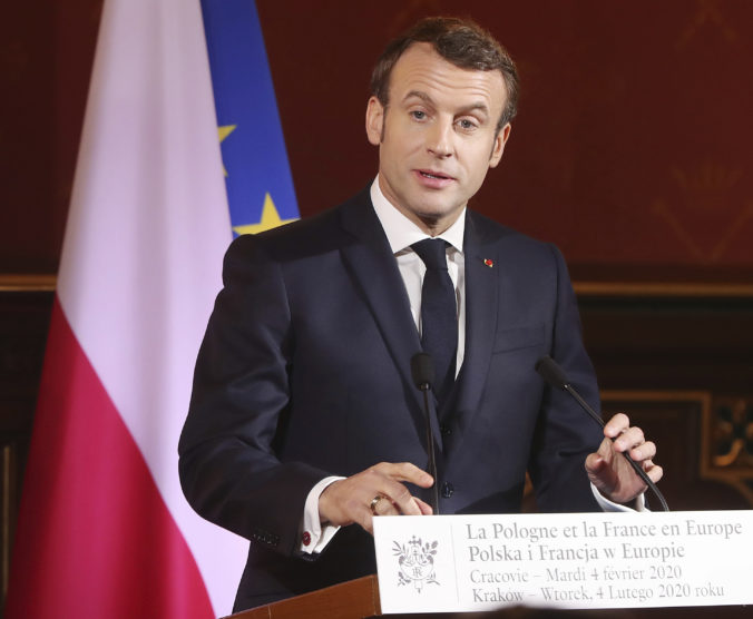 Macron považuje dištancovanie sa Európskej únie od Ruska za vážnu chybu