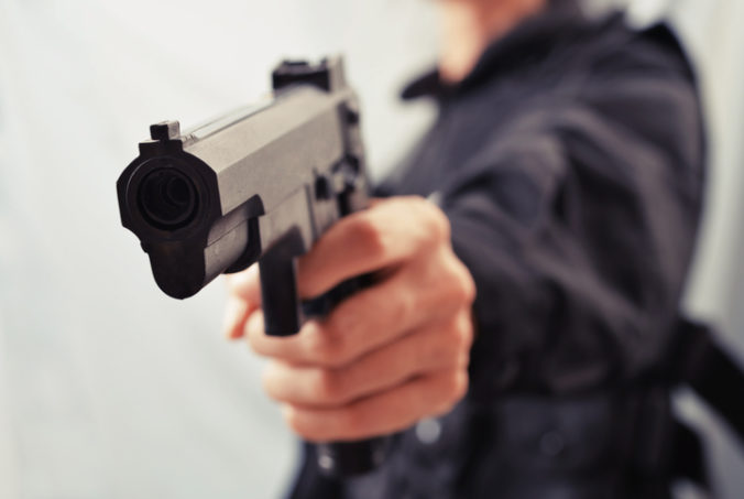 V herni počítačových hier došlo k streľbe medzi miestnymi drogovými kartelmi, zahynuli aj deti