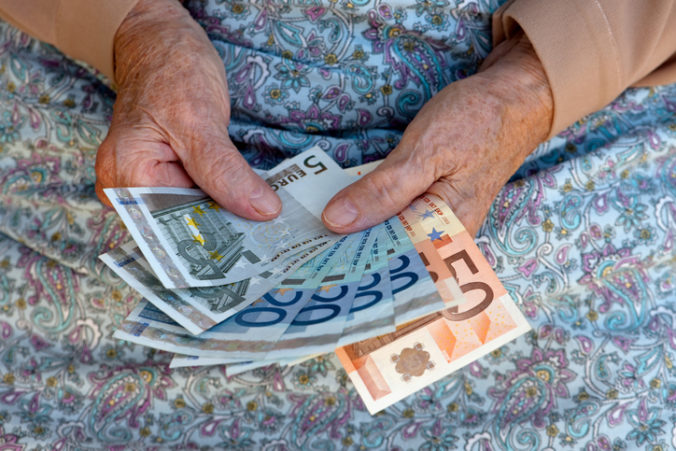 Počet starobných dôchodcov sa zvýšil, v priemere dostali viac ako 477 eur