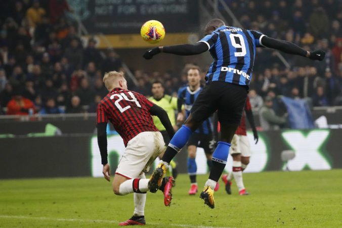 Škriniarov Inter otočil milánske derby s AC, súboj Slovákov pre Vavra a Lobotka striedal už v polčase (video)