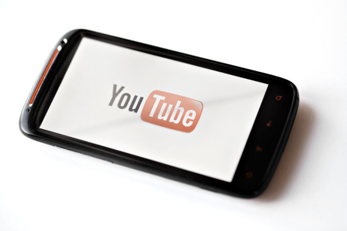 YouTube oslavuje 15 rokov, úplne prvý príspevok bol amatérsky a rozmazaný (video)