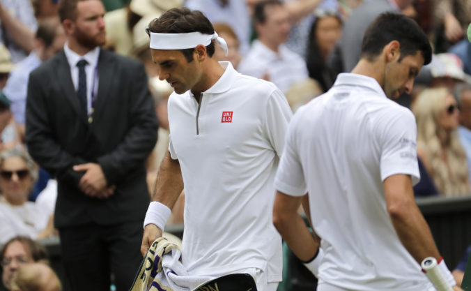 Federer žiarli na Djokoviča a prekáža mu, že nad ním víťazí, tvrdí otec svetovej jednotky
