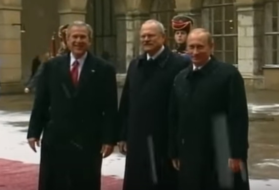 Bush a Putin sa pred 15 rokmi stretli v Bratislave s Gašparovičom (video)