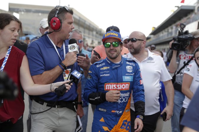 Fernando Alonso opäť zabojuje o trojkorunu, na pretekoch Indy 500 bude jazdiť za McLaren