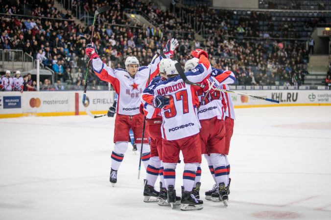 Hokejisti CSKA Moskva ovládli základnú časť KHL, úvod play-off ponúkne súboj Slovákov