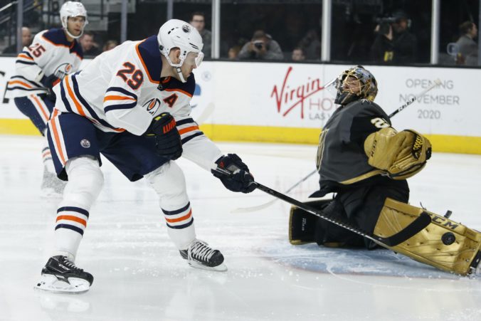 V NHL vyhrávali domáce tímy, brankár Fleury vychytal shutout (video)