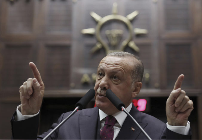 Erdogan sa opäť vyhráža Európe migrantmi, poslal ich na hranice