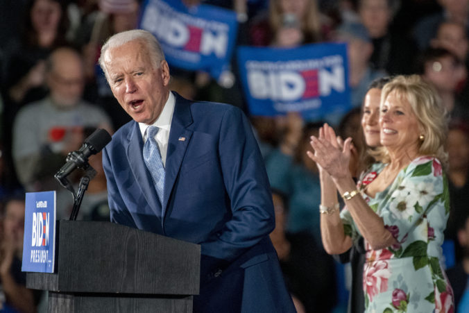 Biden vyhral demokratické primárky v Južnej Karolíne, v boji o nomináciu naďalej vedie Sanders