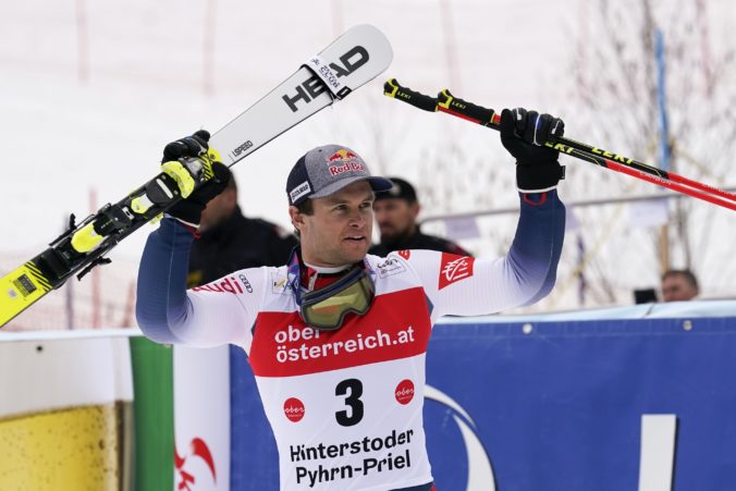 Pinturault vyhral aj obrovský slalom a je na čele Svetového pohára, Žampa nedokončil prvé kolo