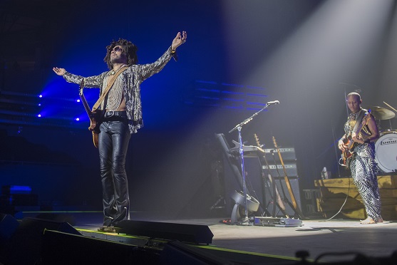 Lenny Kravitz predstavil špeciálneho hudobného hosťa svojho „Here to Love“ Tour 2020