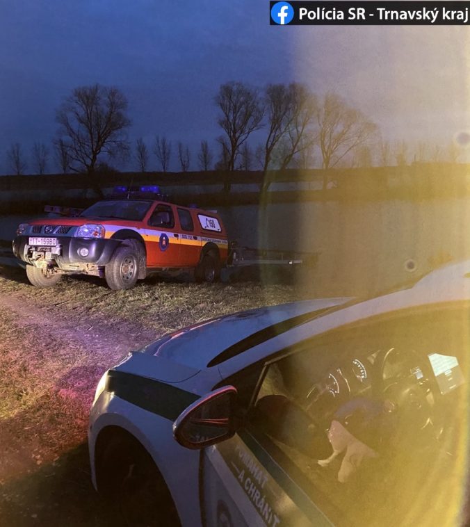 Mladík uviazol na ostrove v Skalických rybníkoch, spadol do vody a v tme sa nevedel zorientovať (foto)