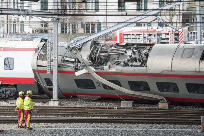 Vlak smerujúci do Paríža sa vykoľajil pri rýchlosti 270 km za hodinu, zranili sa desiatky ľudí