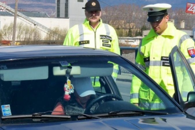 Policajti v Trnave stopli šoféra bez vodičáku, tínedžer mal od decembra zákaz jazdy