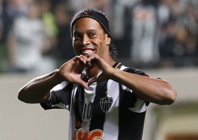 Ronaldinho má problém, bývalú hviezdu trávnikov zatkli s falošným pasom