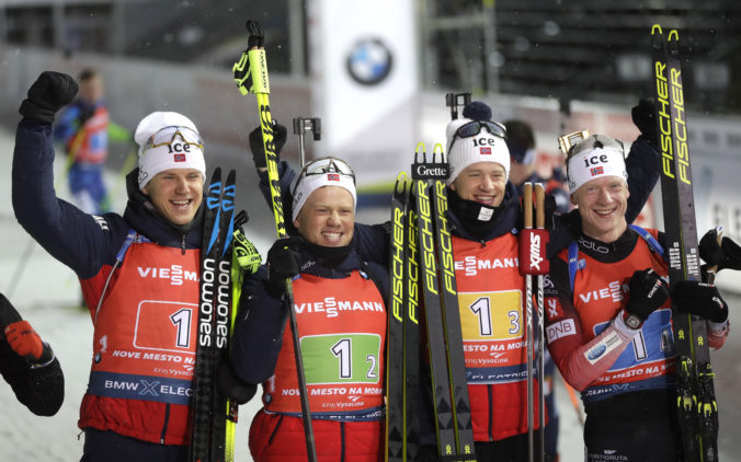 Nórskí biatlonisti vyhrali záverečnú štafetu v Novom Meste na Morave, Slováci prišli s odstupom
