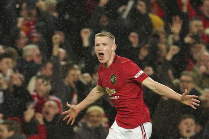 Derby medzi ManUtd a ManCity rozhodol McTominay, Liverpoolu chýbajú k titulu dve výhry