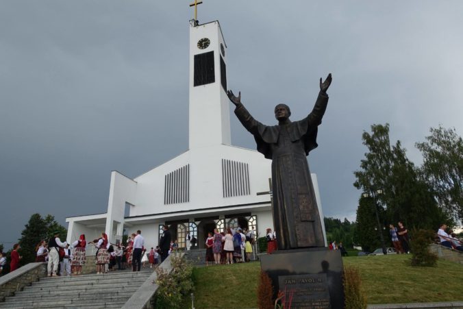 Slovenské kostoly zatvoria na najbližšie dva týždne, cirkev chráni veriacich pred koronavírusom