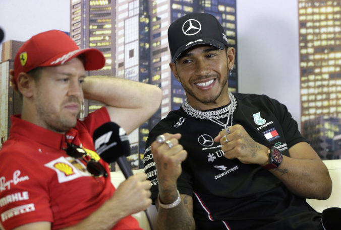 Hamilton aj Vettel sú prekvapení, že sa preteky Veľkej ceny Austrálie uskutočnia