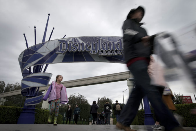 Koronavírus sa vo svete podpísal aj na zábavnom priemysle, Disneylandy zatvorili svoje brány