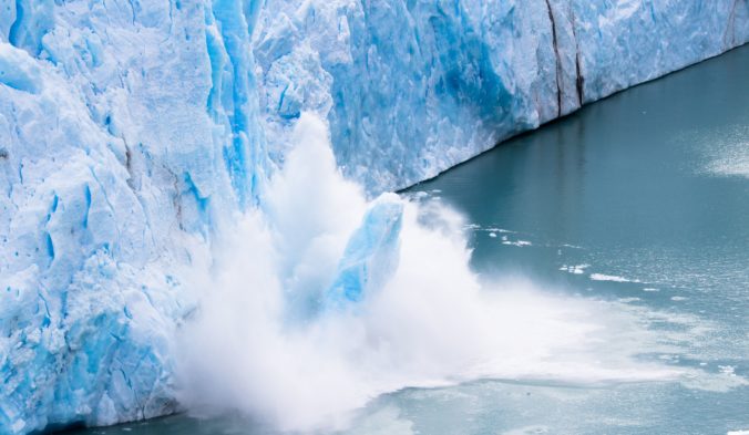 Antarktída a Grónsko prichádzajú o ľadovce šesťkrát rýchlejšie, ako experti predpokladali