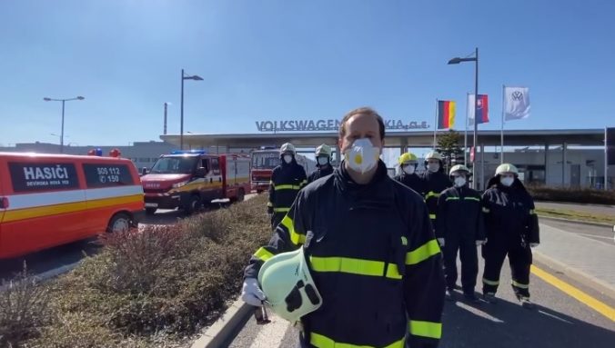 Starosta Devínskej Novej Vsi vyzýva vládu, aby zatvorila automobilku Volkswagen v Bratislave (video)