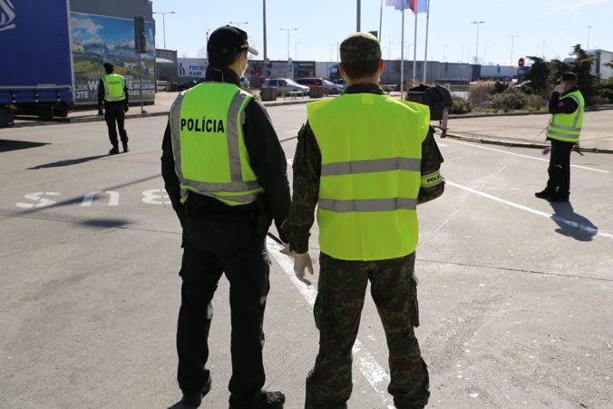 Slovensko zavrie hraničné priechody s Poľskom, otvorené zostanú iba Trstená a Vyšný Komárnik