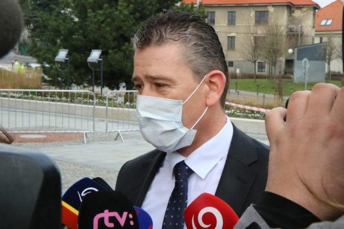 Minister Mikulec nevylúčil núdzový stav pre celé Slovensko, ale rozhodnúť musí ústredný krízový štáb