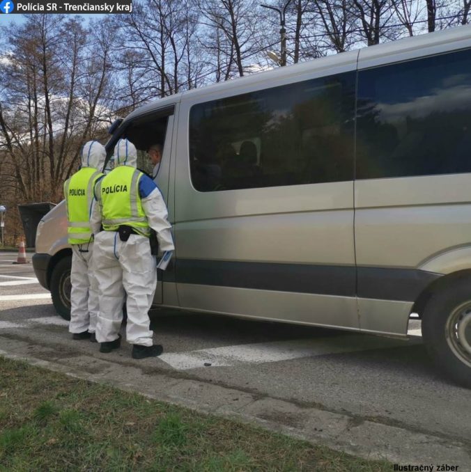 Šesťdesiatnik nedodržal karanténu a previezol sa autobusom, Slováci nahlasujú susedov na polícii nonstop