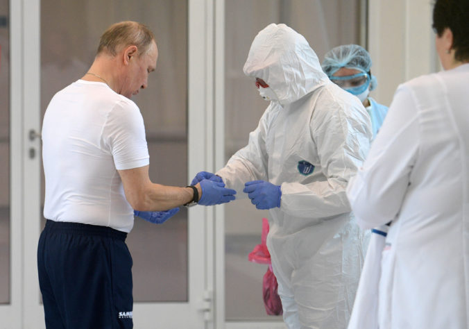 Putin odložil pre koronavírus referendum o zmenách v ústave, pozorne sleduje vývoj pandémie