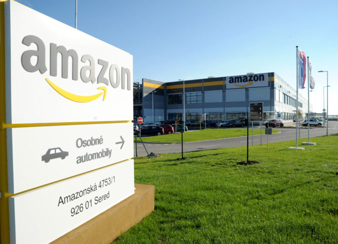 Amazon v Seredi ponúka stovky nových pracovných miest a všetkým zamestnancov zvyšuje platy