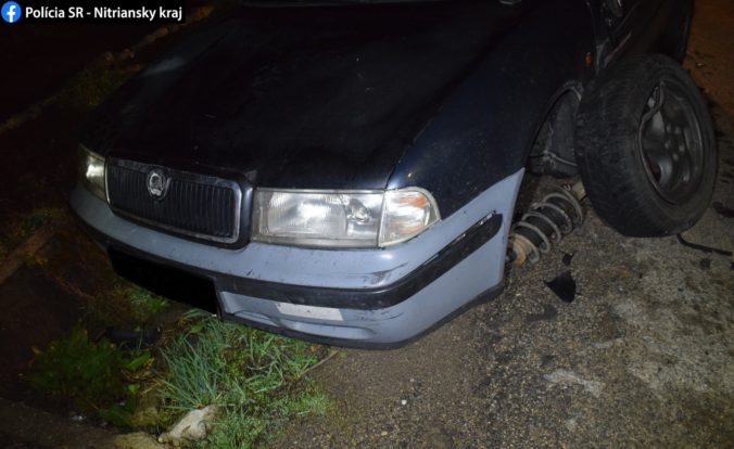 Opitý sadol do cudzieho auta, ktoré následne pri havárii zdecimoval (foto)