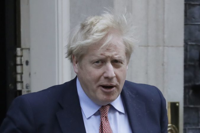 Britský premiér Johnson oznámil, že bol pozitívne testovaný na koronavírus (video)