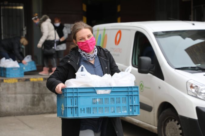 Seniorom v Petržalke donesú obed až domov, nechcú ich vystavovať riziku nákazy koronavírusom