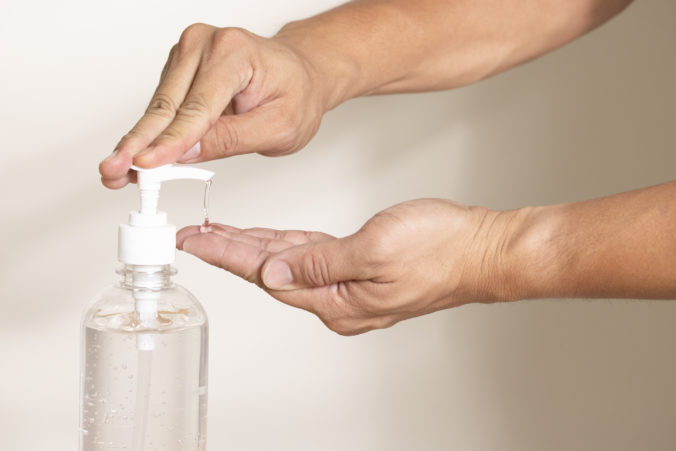 Spoločnosť Diageo sa zaviazala poskytnúť viac ako 8 miliónov fliaš dezinfekčných prostriedkov pre zdravotnícky personál v prvej línii