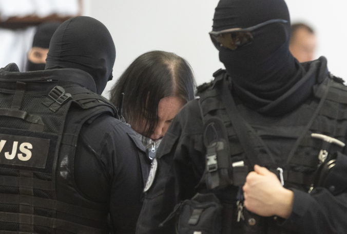 Začal sa proces v kauze vraždy exprimátora Hurbanova, medzi obžalovanými je aj Alena Zsuzsová