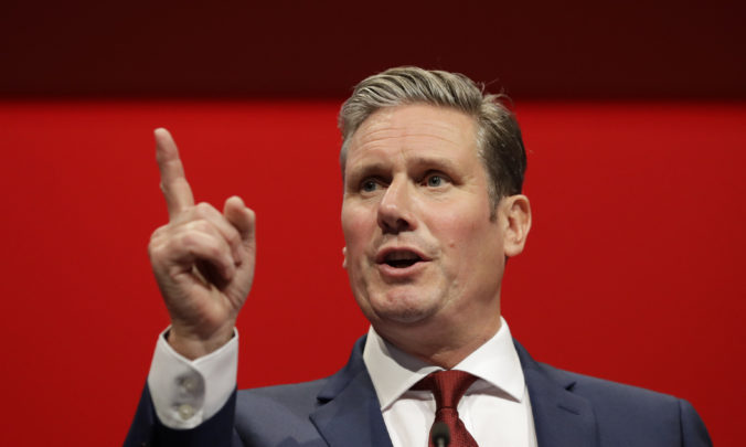 Labouristická strana má nového lídra, Keir Starmer nahradil Corbyna