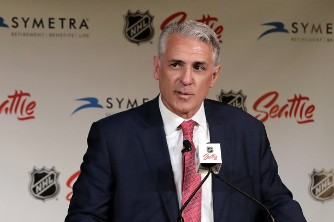 Nový klub v NHL by mal čoskoro oznámiť svoj názov, generálny manažér hľadá kouča