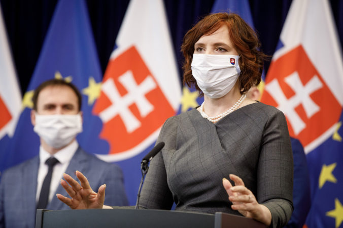Peniaze z prvej eurofondovej výzvy proti pandémii môžu využiť zdravotníci, hasiči a záchranári