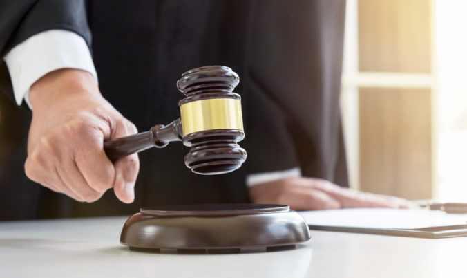 Obvinení sudcovia by nemali dostať „odchodné“, ale sudkyni z Kočnerovej Threemy peniaze vyplatili