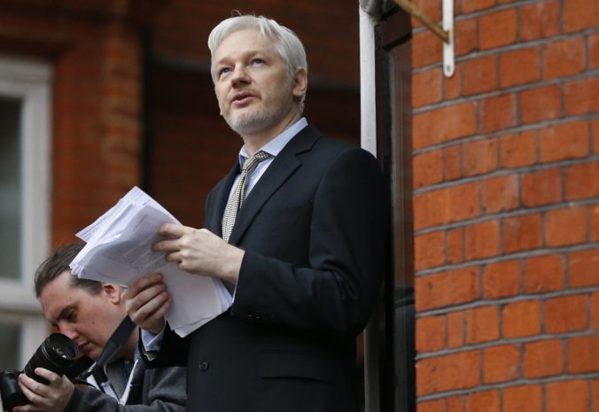 Julian Assange známy z kauzy Wikileaks splodil počas pobytu na ekvádorskom veľvyslanectve dve deti