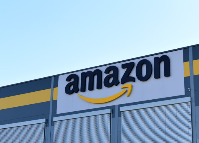 Amazon hrozí dočasným zastavením aktivít vo Francúzsku, môže za to rozhodnutie súdu