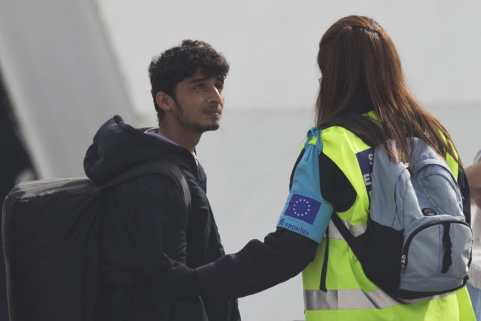 Slovenskí policajti v rámci misie Frontex strážili aj hranice Macedónska a Srbska