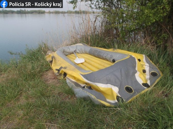 Mladý muž sa prevrátil s člnom na jazere Geča, telo utopeného mladíka našli potápači na druhý deň