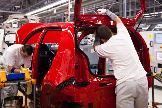 Volkswagen obnovuje výrobu aj vo Wolfsburgu, rozšírili opatrenia na ochranu zdravia pracovníkov