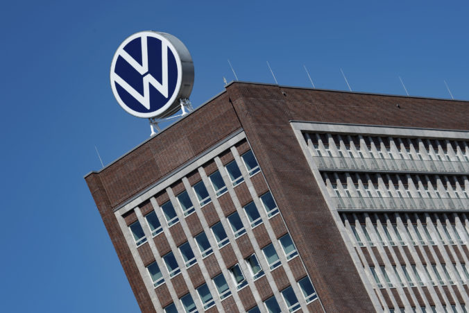 Tržby Volkswagenu pre koronavírus prudko klesli, prevádzkový zisk sa prepadol o 81 percent