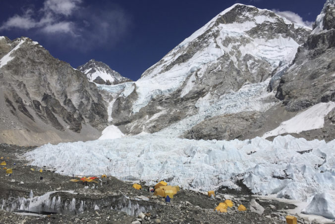 Čína využila neprítomnosť horolezcov na Mount Evereste, na vrch vyslala prieskumný tím vedcov