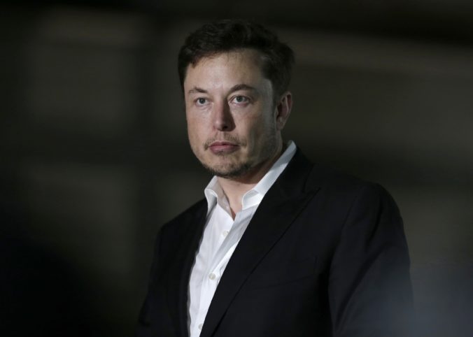 Elon Musk zrazil hodnotu firmy Tesla o 14 miliárd dolárov, môže za to jeho príspevok na Twitteri
