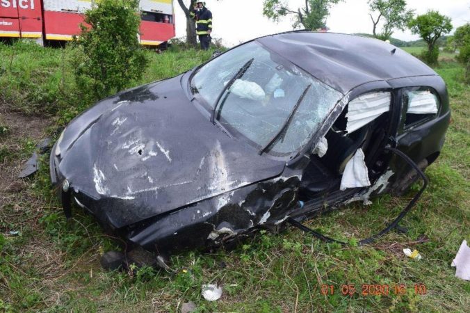 Vodič zahynul po náraze do stromov, v krvi mal vysoký objem alkoholu (foto)