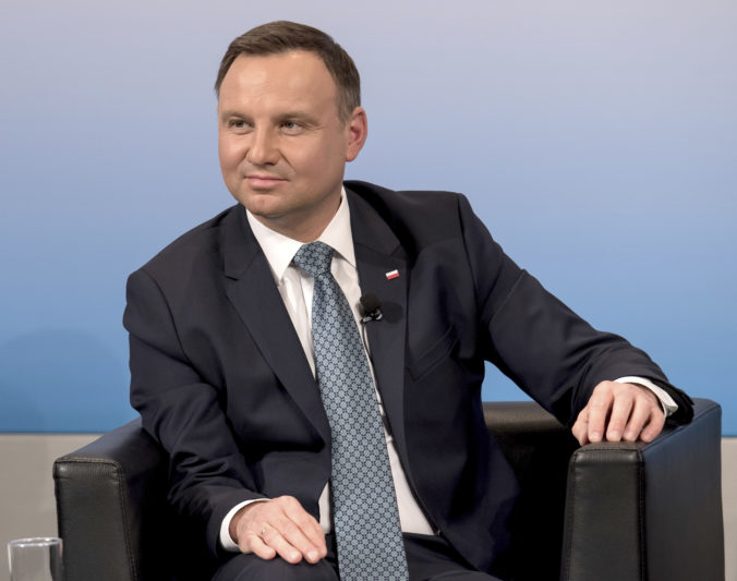 Poľský prezident nahral hip-hopové video, cieľom výzvy bolo vyzbierať peniaze pre zdravotníkov (video)