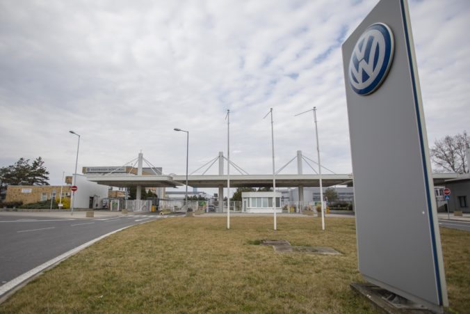 Bratislavský Volkswagen sa pomaly rozbieha, v jednozmennej prevádzke vyrába všetky modely